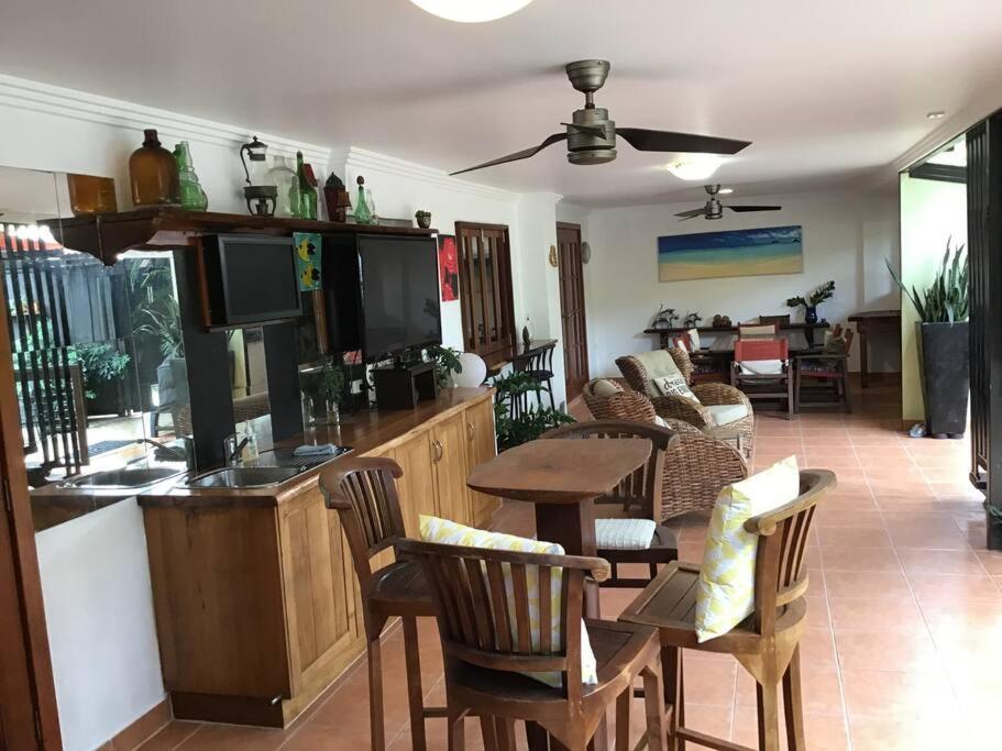 فيلا Oasis, In Leafy Whitfield. Edge Hill المظهر الخارجي الصورة