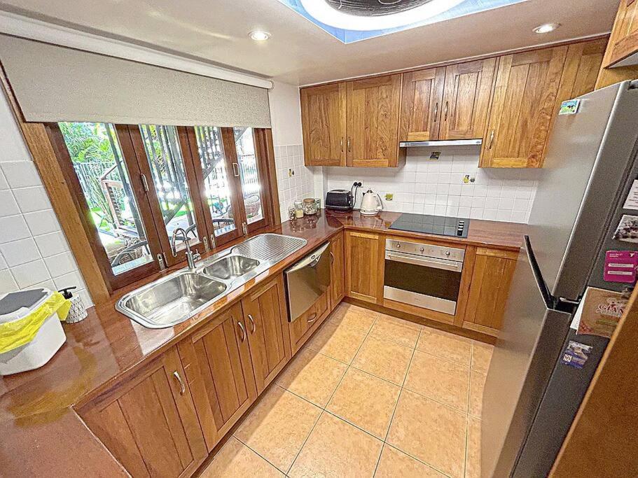 فيلا Oasis, In Leafy Whitfield. Edge Hill المظهر الخارجي الصورة