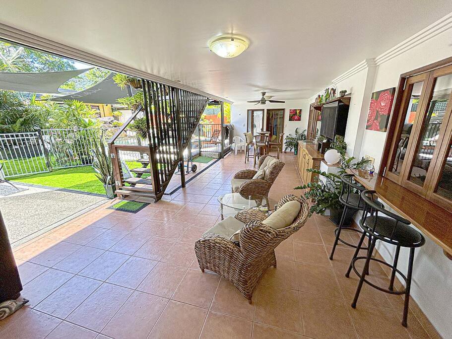 فيلا Oasis, In Leafy Whitfield. Edge Hill المظهر الخارجي الصورة